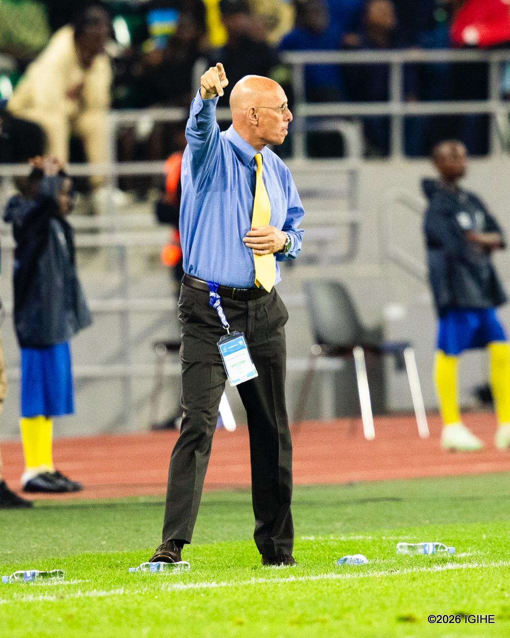 Stephen Constantine yabwiye abakinnyi ko ari bwo akazi gatangiye