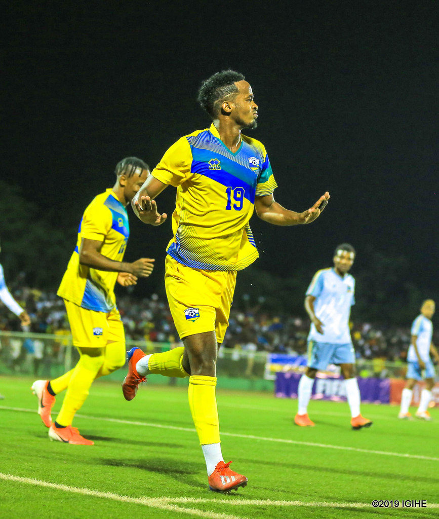 Mukunzi Yannick yishimira igitego yatsindiye Amavubi akina na Seychelles mu 2019