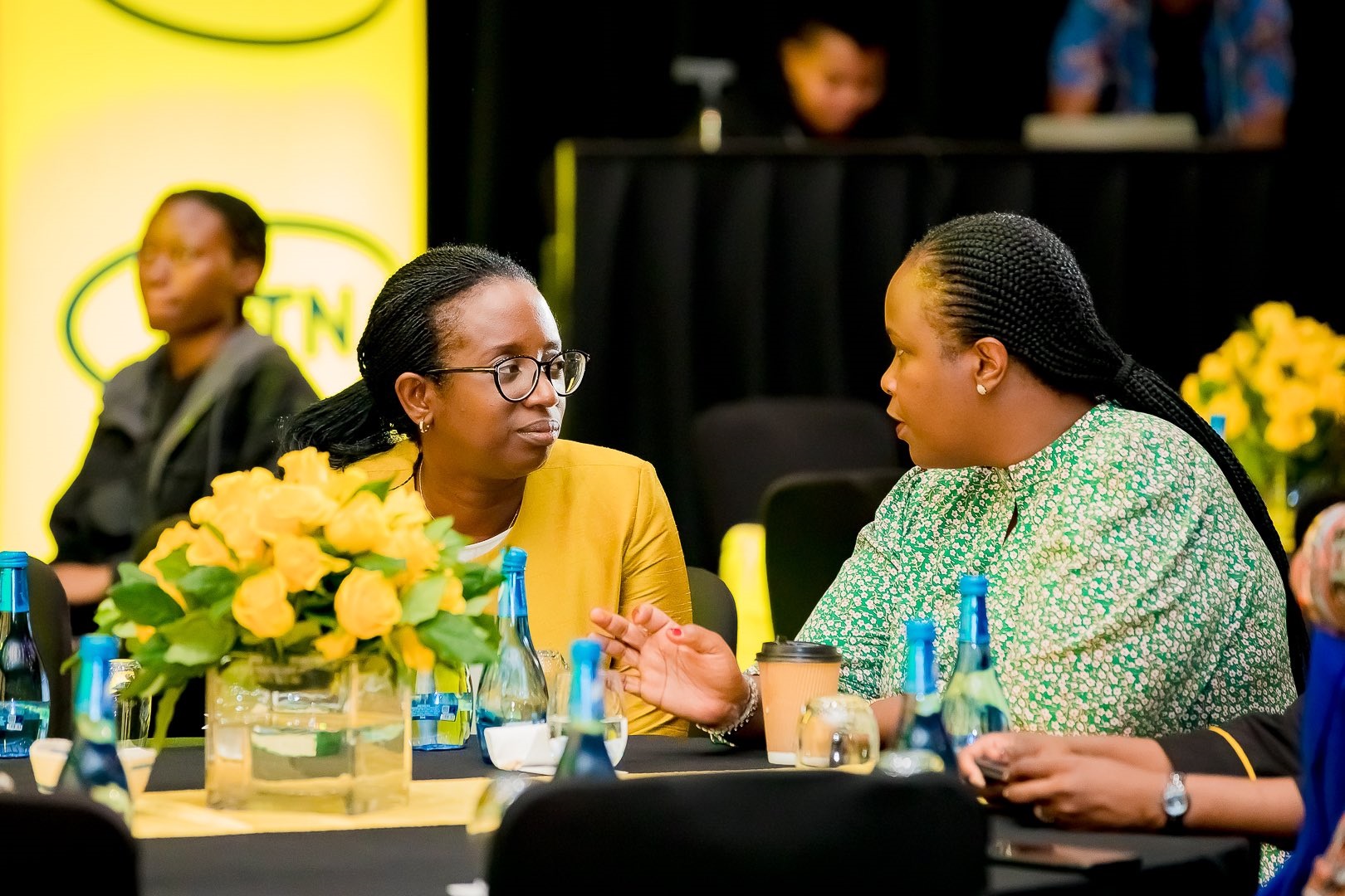 Dr Diane Karusisi uyobora Banki ya Kigali aganira na Clare Akamanzi uyobora RDB
