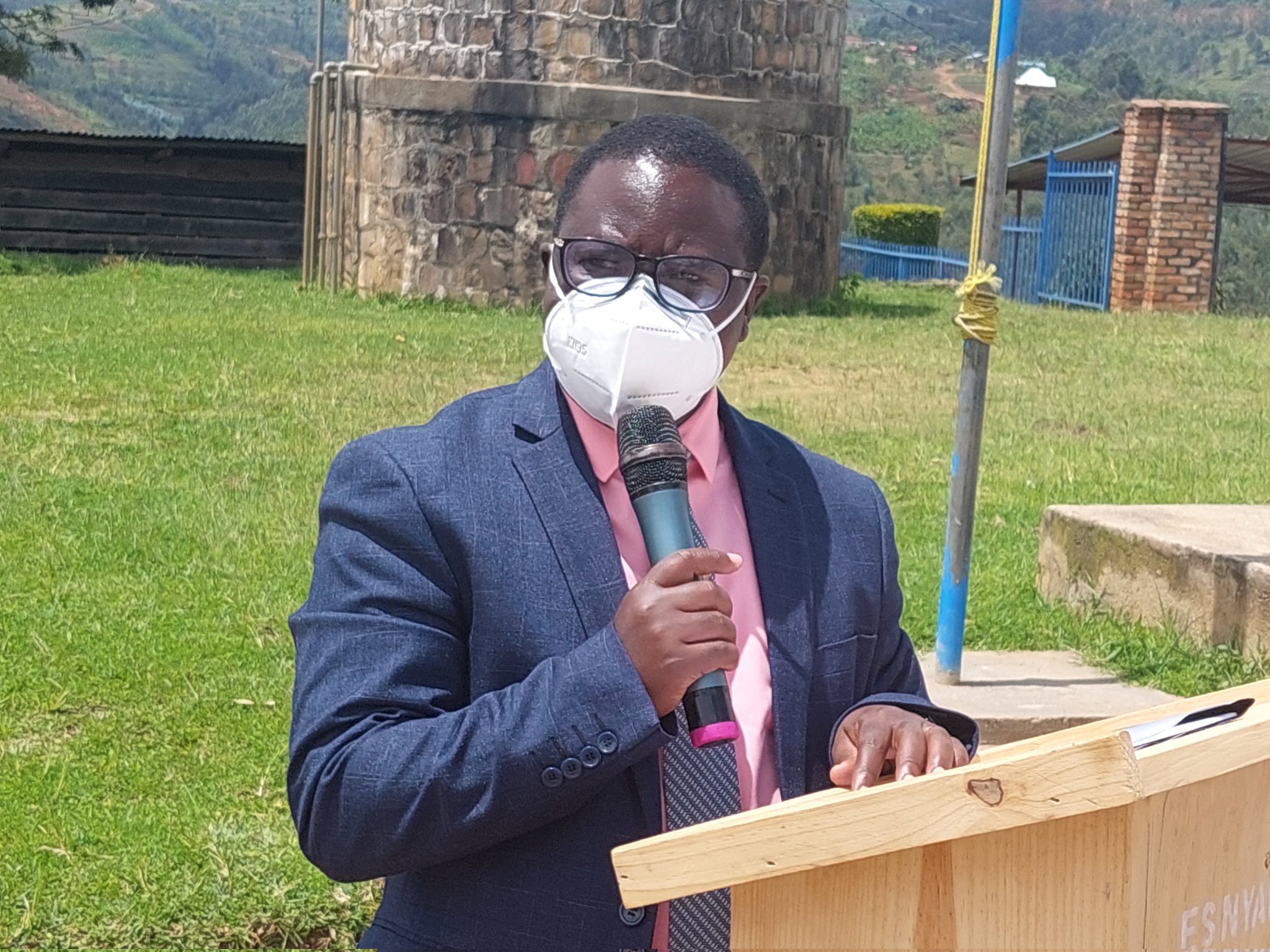 Guverineri w'Intara y'Iburengerazuba, Habitegeko François yasabye ababyeyi kwirinda kubiba amacakubiri mu bana