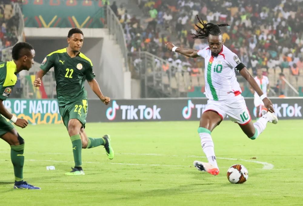 Kapiteni wa Burkina Faso, Bertrand Traoré, ari mu bagoye Sénégal ku wa Gatatu