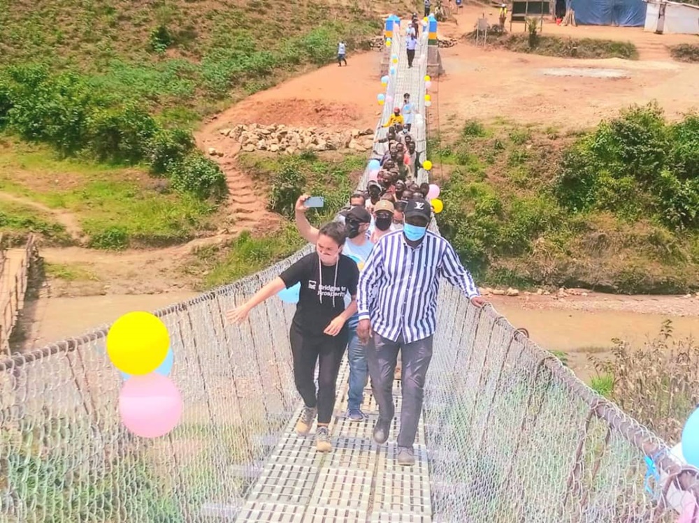 Kimwe mu biraro byubatswe mu Karere ka Karongi byitezweho kunoza ubuhahirane bw'abaturage