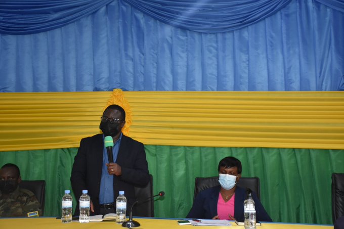 Guverineri w'Intara y'Iburengerazuba, Habitegeko François yavuze ko bihaye igihe gito cyo gusubiza mu ishuri abana baritaye