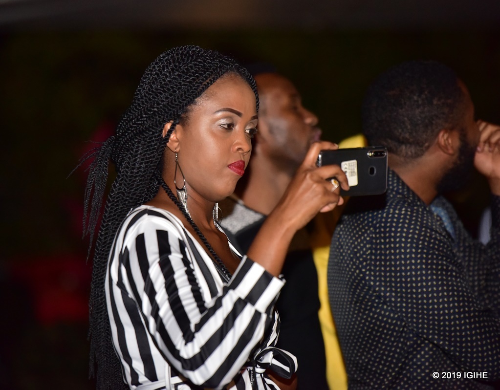 Baryohewe n'umuziki basigarana amashusho y'urwibutso