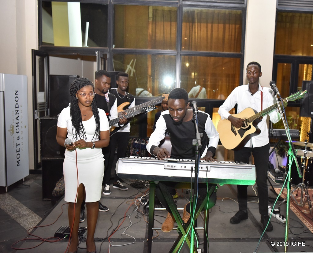 Umurage Live Band yahigitse Jambo Band mu gutangiza “Battle of the Bands” yateguwe na Kigali Marriott Hotel