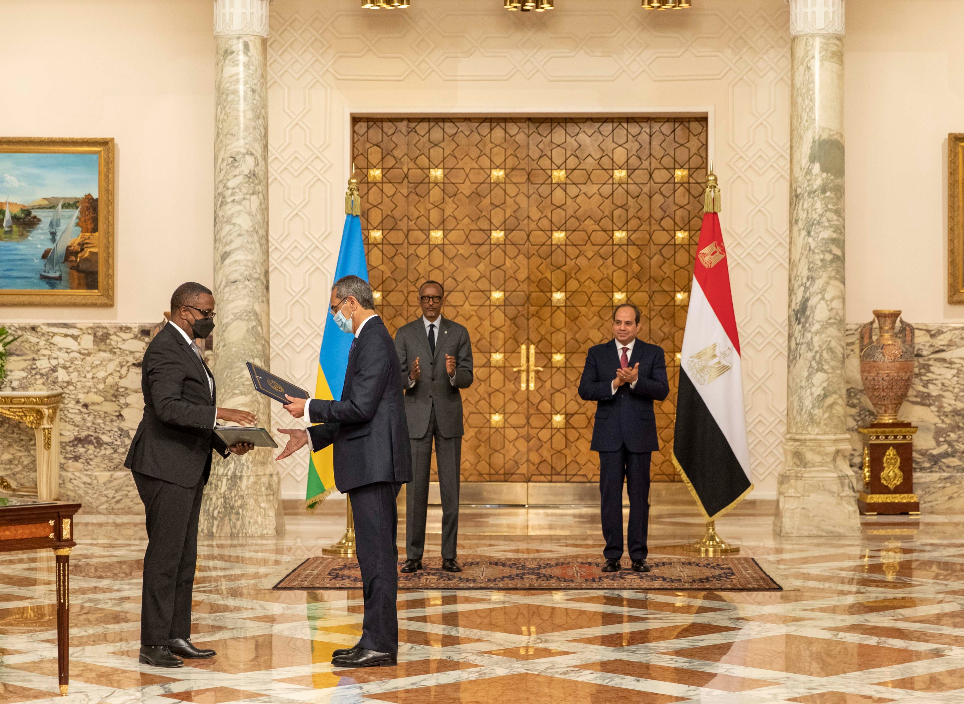 Ku ruhande rw'u Rwanda, aya masezerano yashyizweho umukono na Minisitiri w'Ububanyi n'Amahanga, Dr Vincent Biruta