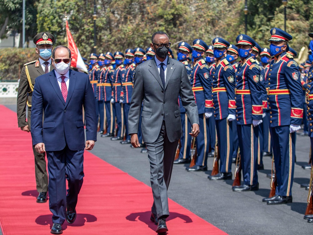 Ubwo Perezida Abdel Fattah Al-Sisi yakiraga Perezida Kagame mu cyubahiro