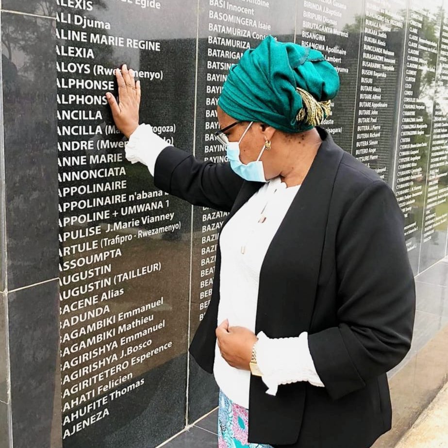 Umujyanama wihariye mu Ishami ry’Umuryango w’Abibumbye rishinzwe Kurwanya Jenoside, Ibyaha by’Intambara n’Ibyibasiye Inyokomuntu [UNOSAPG], Alice Wairimu Nderitu, yifatanyije n’Abanyarwanda mu Kwibuka Jenoside yakorewe Abatutsi mu 1994