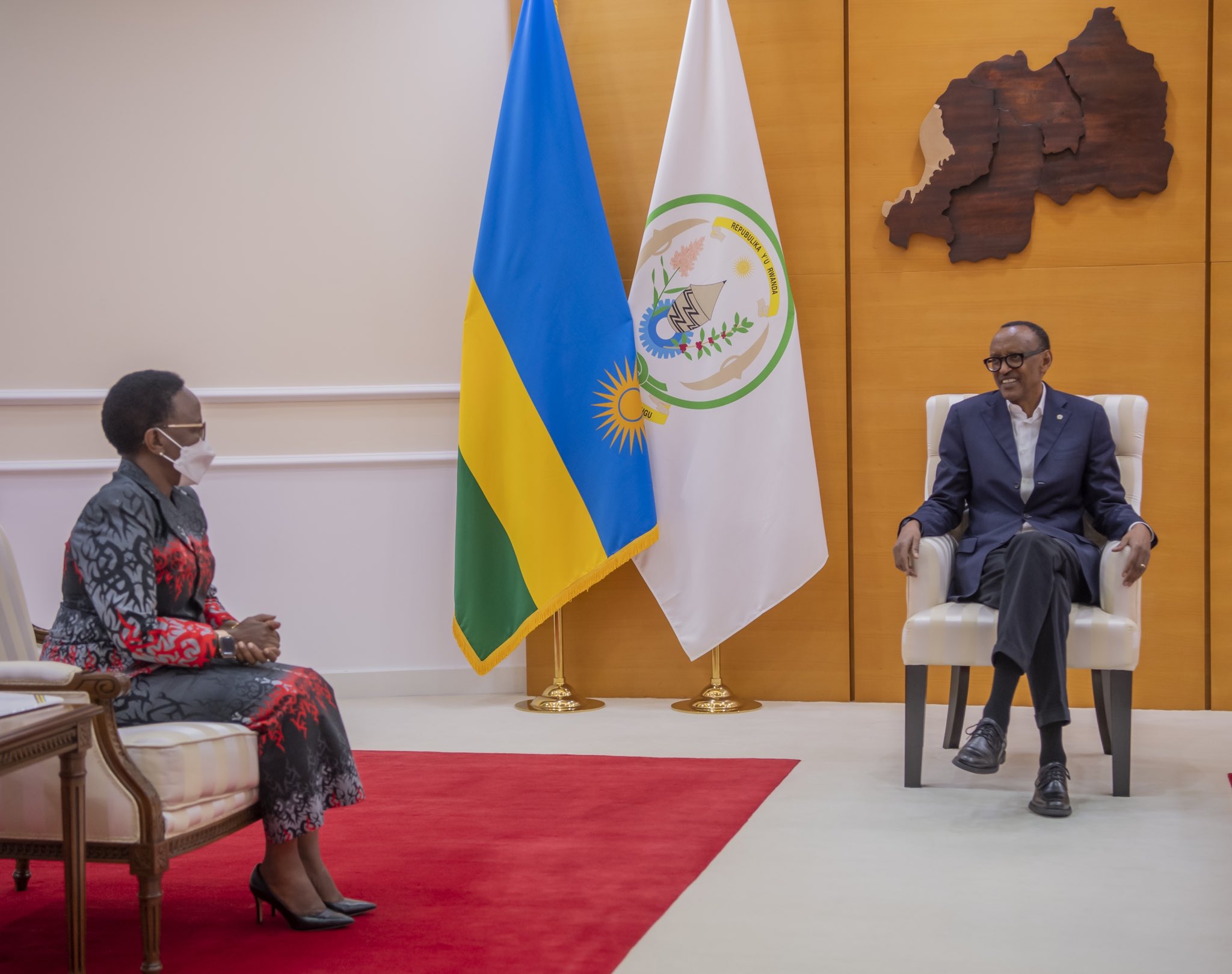 Perezida Kagame yagiranye ibiganiro na Minisitiri w'Ububanyi n'Amahanga wa Tanzania, Liberata Mulamula