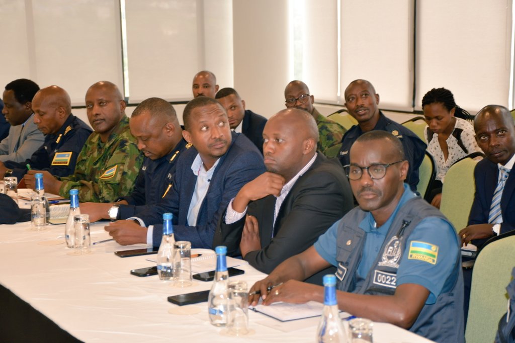 Abayobozi ku ruhande rw'Intara ya Cibitoke mu Burundi n'urw'Intara y'Amajyepfo n'UBurengerazuba ku ruhande rw'u Rwanda, ubwo bari mu biganiro