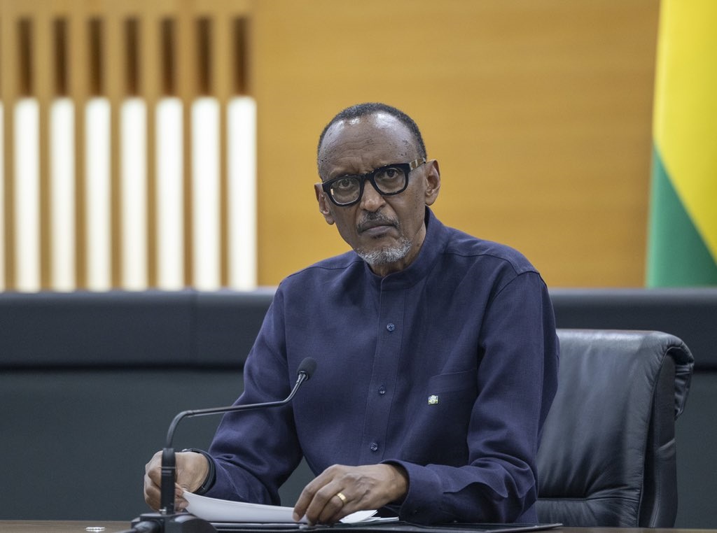 Perezida Kagame yabwiye Minisitiri Dr Utumatwishima ko akiri mu rugero rw’imyaka y’urubyiruko cyangwa hejuru yayo gato bityo yitezweho byinshi mu kurujyana mu cyerekezo kizima