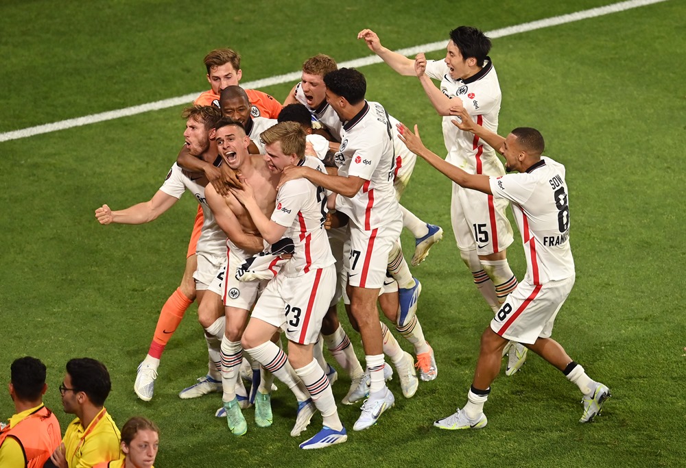 Abakinnyi ba Frankfurt bazandikwa mu mateka yayo nk'abayisubije mu bihe byiza nyuma y'igihe kirekire