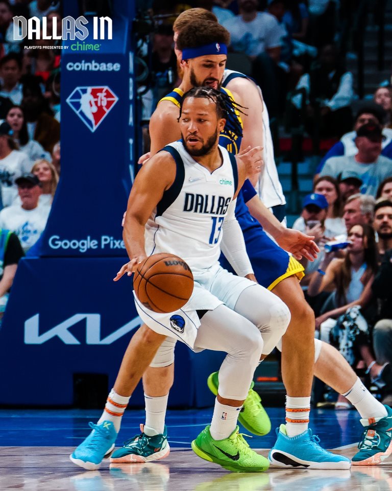 Abakinnyi ba Dallas Mavericks badohotse mu gace ka nyuma kuko bari bamaze kwizigama amanota 29