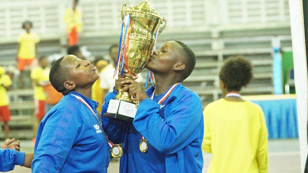 Aba bakobwa bizihiwe kugera n'aho basoma igikombe