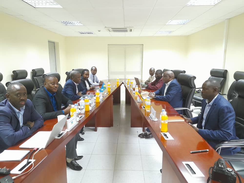 Itsinda ry'Urwego rushinzwe ubutasi mu gisirikare cy'u Rwanda ryagiranye ibiganiro na bagenzi babo bo muri Uganda