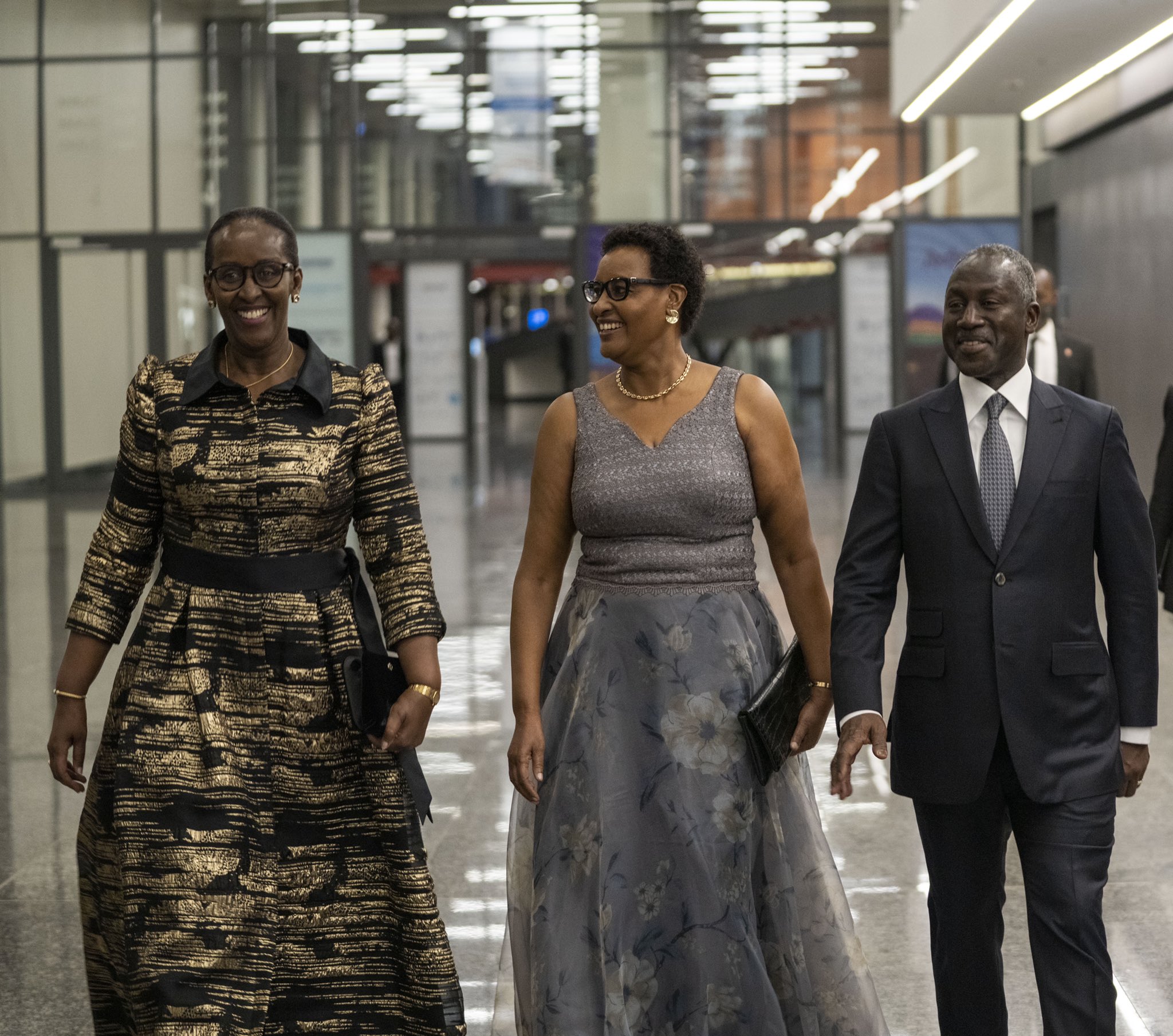 Madamu Jeannette Kagame, Perezida w'Inteko Ishinga Amategeko y'u Rwanda, Umutwe w'Abadepite, Mukabalisa Donatille na Perezida w'Inteko ya APF, Adama Bictogo ubwo bageraga ahabereye ibiganiro
