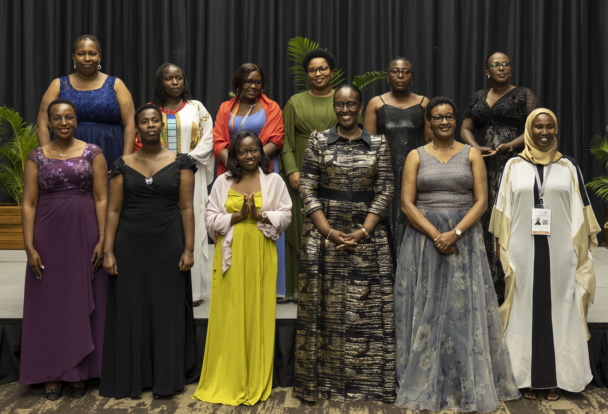 Madamu Jeannette Kagame na bamwe mu bagize Ihuriro ry'abagore bo mu Nteko Ishinga Amategeko y'u Rwanda, FFRP