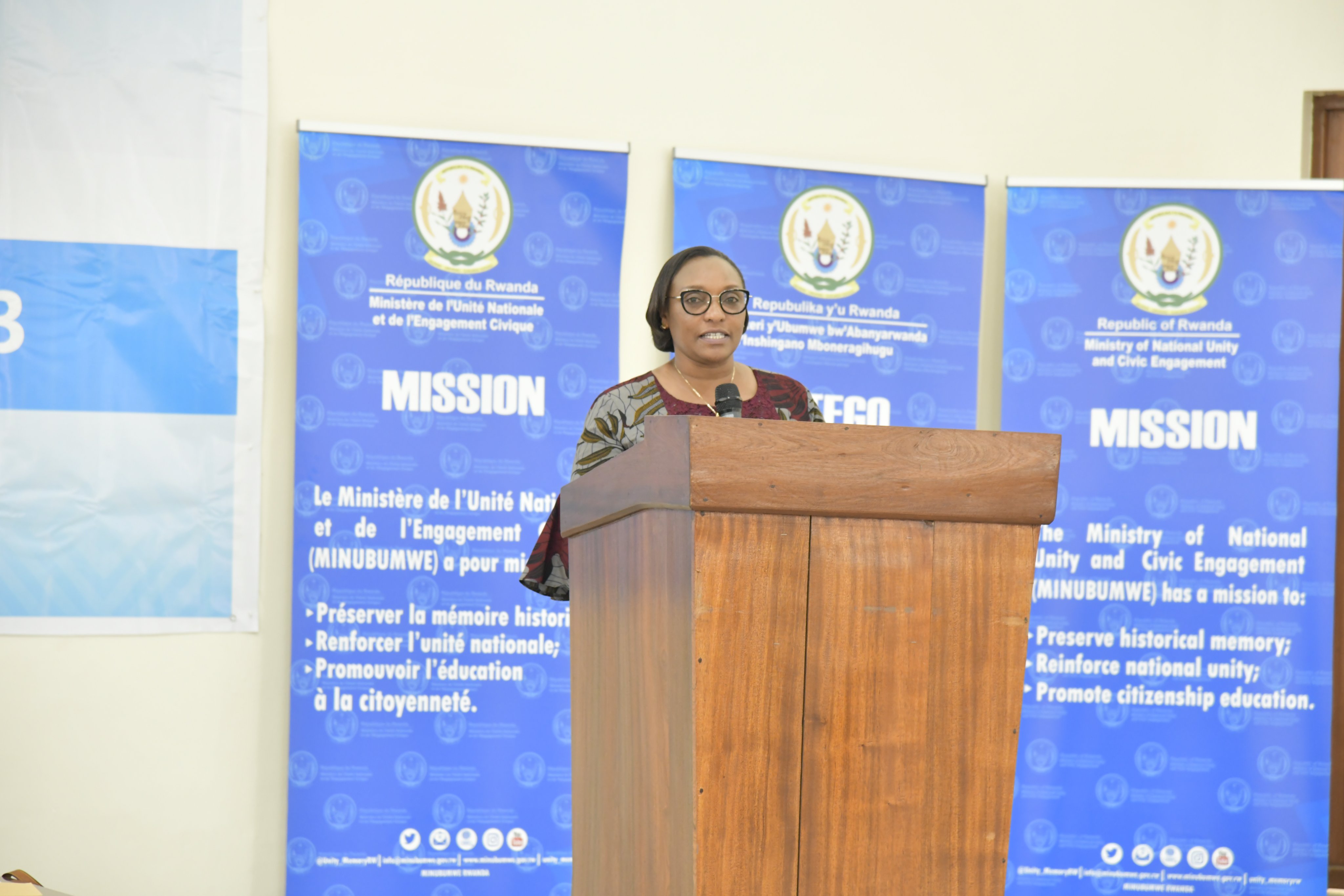 Minisitiri Uwamariya yagaragaje ko iyo umuntu akoresha ibiyobyabwenge nta kindi yakwimarira