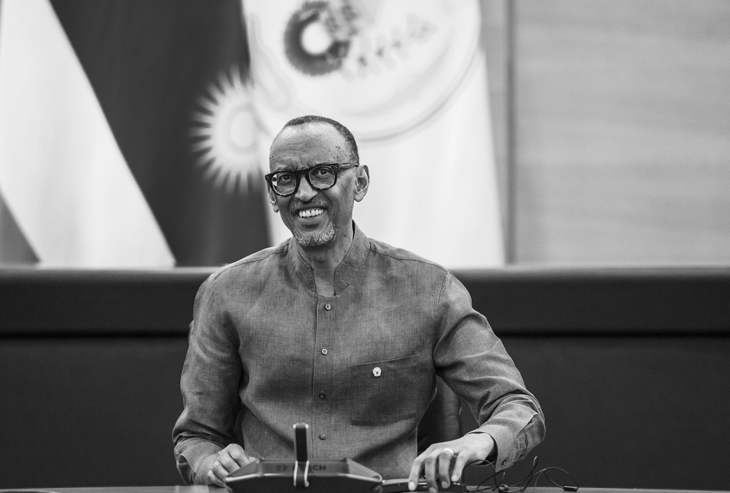 Perezida Kagame yari afite akanyamuneza ubwo yakiraga aba bayobozi bitabiriye APAC ihurije hamwe abarenga 2000 mu Mujyi wa Kigali
