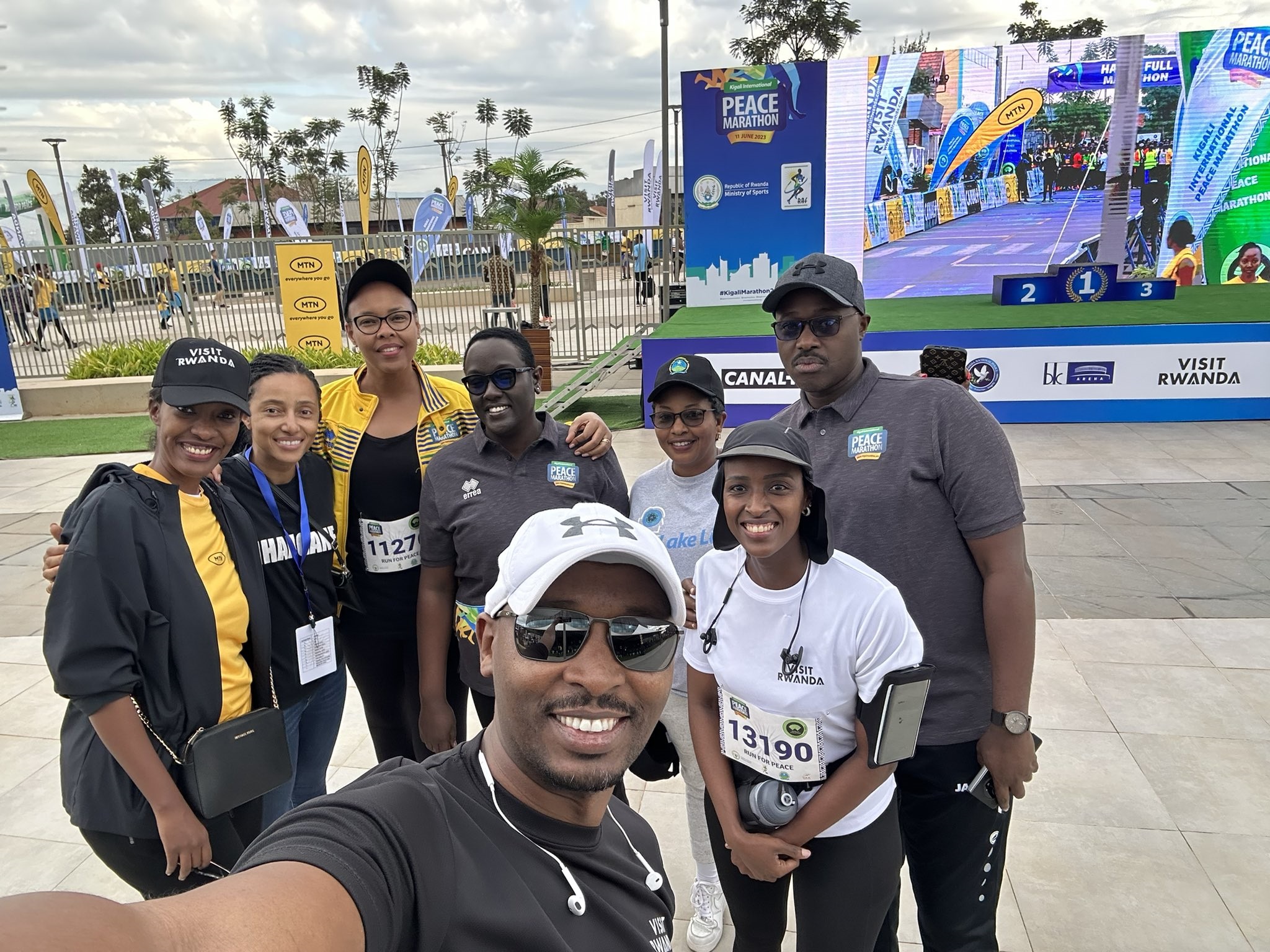 Minisitiri Sabin Nsanzima n'abandi bayobozi, ubwo bari bitabiriye Kigali International Peace Marathon mu 2023