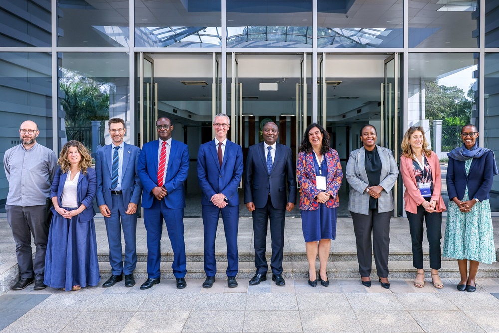 Intumwa za EU n'abayobozi mu nzego zitandukanye z'u Rwanda nyuma y'ibiganiro
