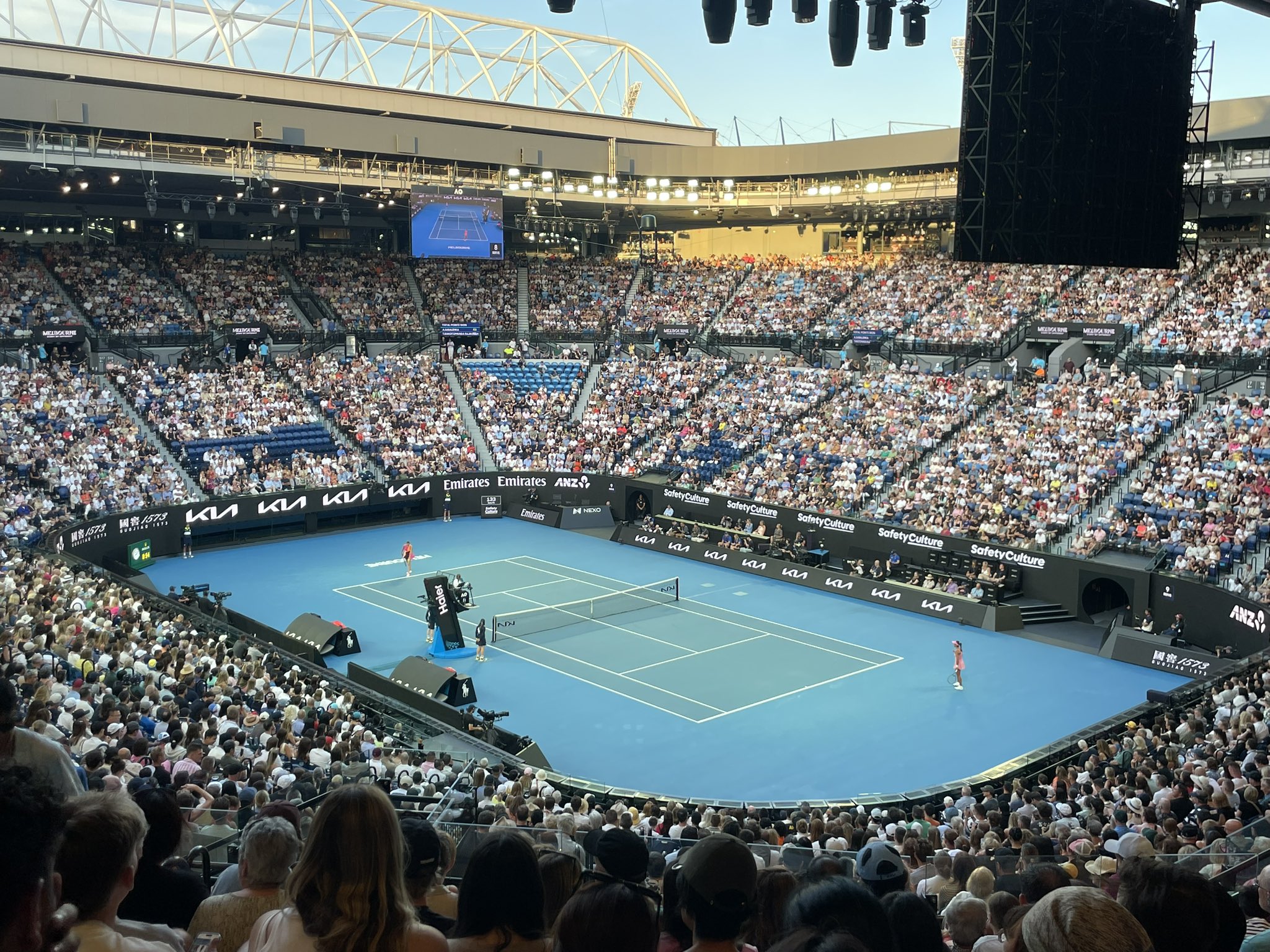 Imikino yo ku bibuga bidasakaye yahagaritswe kubera ubushyuhe muri Australian Open