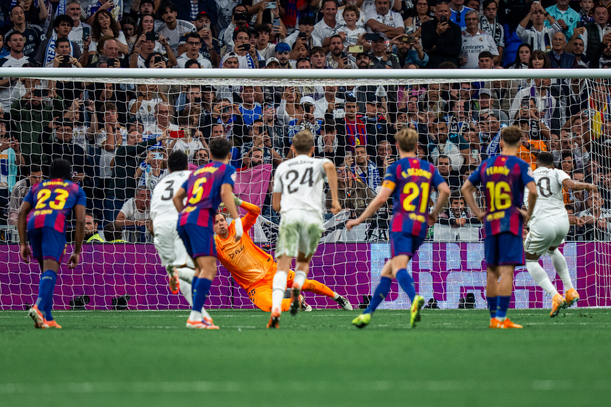umunyezamu Wojciech Szczęsny akuramo penaliti ya Mbappe