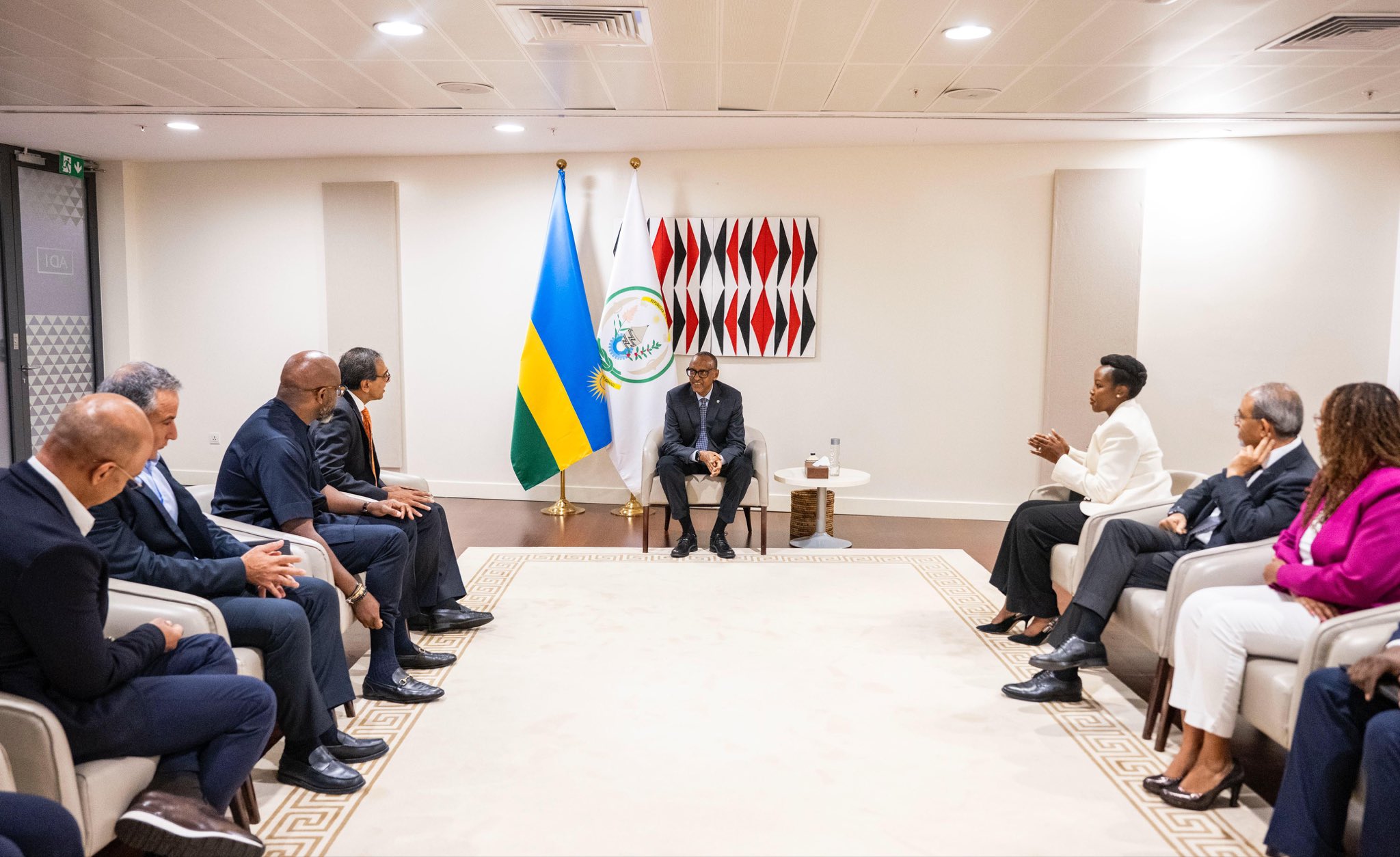 Perezida Kagame yaganiriye n'abayobozi b'ibigo by'itumanaho bibarizwa muri G6 ku mishinga itandukanye yafasha mu guhuza Abanyafurika bose