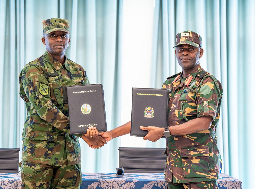 Umuyobozi w’Ingabo zigize Diviziyo ya 5 y’Ingabo z’u Rwanda, Maj Gen Ruki Karusisi, yashimangiye ko ubufatanye bw’ingabo z’ibihugu byombi ari inkingi ikomeye