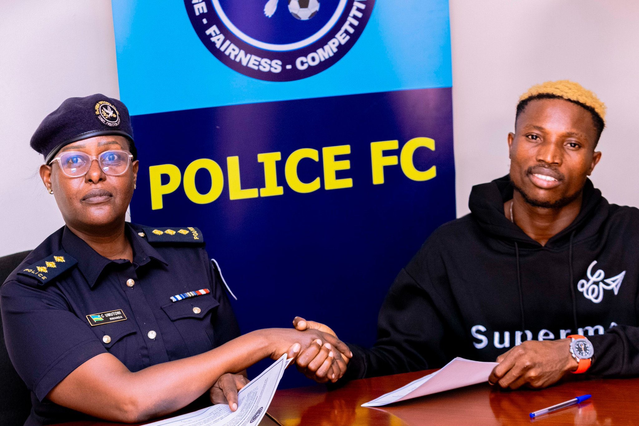 Myugariro Isaac Ezeh yaguzwe na Police FC