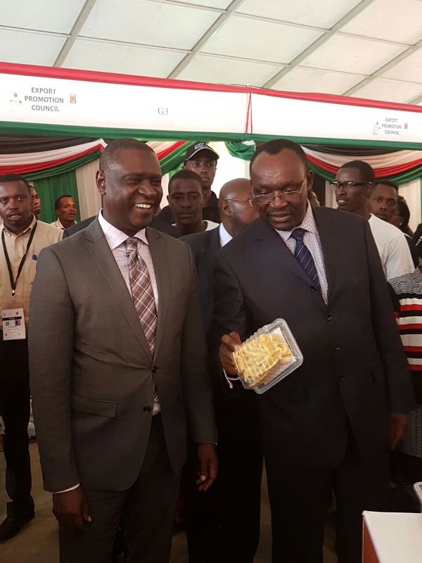 Minisitiri Kanimba na Gasamagera batembera ahari kumurikwa ibicuruzwa bitandukanye
