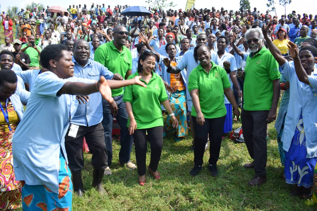 Umuganda urangiye abaturage bacinye akadiho