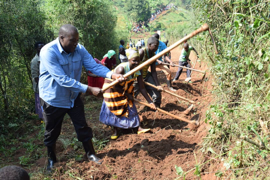 Habanje gukorwa muganda hasanwa umuhanda Ruti-Gisuma-Rwafandi