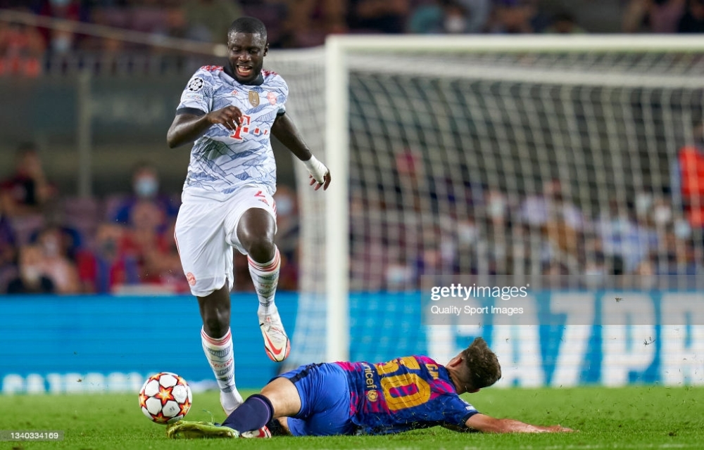 Gavi wa FC Barcelone atanguranwa umupira na Dayot Upamecano