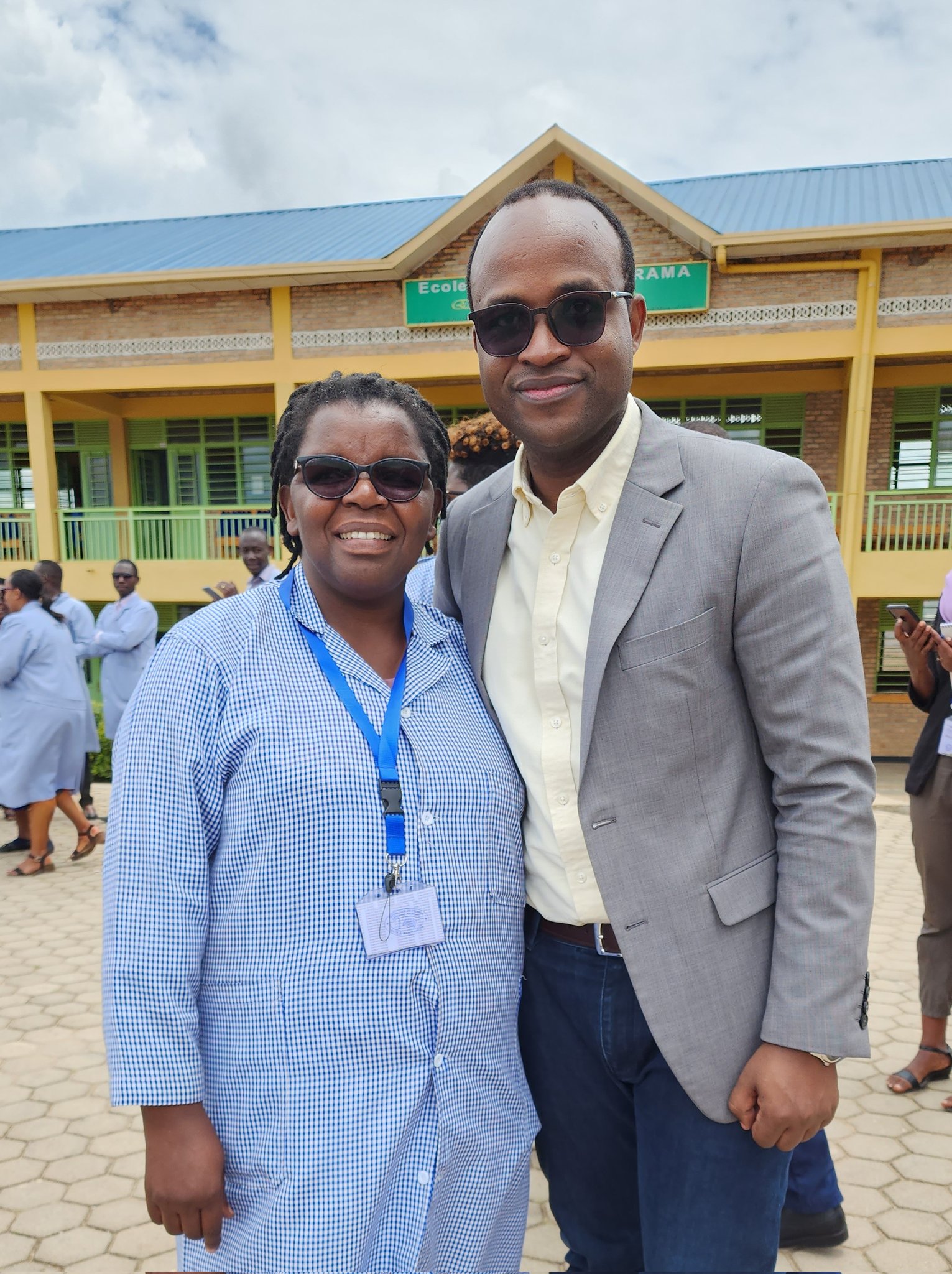 Minisitiri w’Uburezi, Twagirayezu Gaspard, yifurije umunsi mwiza abarimu bo mu Rwanda by’umwihariko uwamwigishije mu mashuri abanza
