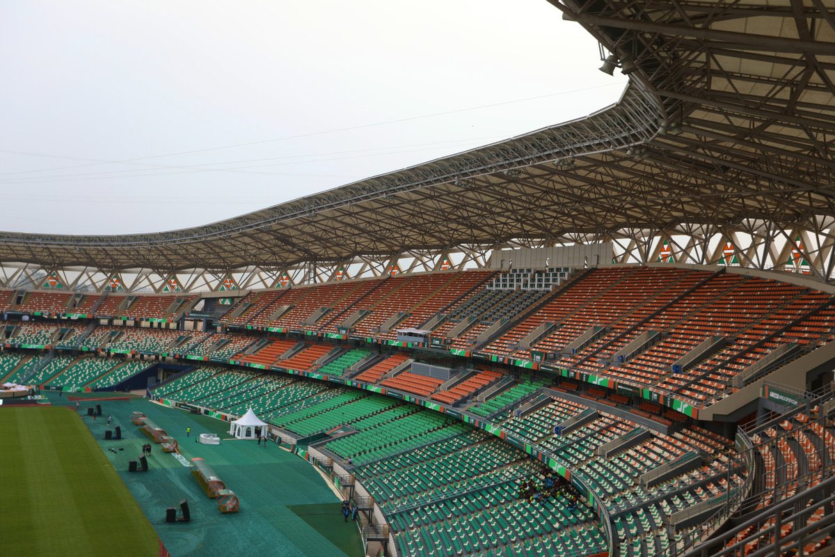 Stade Olympique Alassane Ouattara d'Ébimpé yateguwe hakiri kare cyane mbere yo kuberaho umukino wa mbere