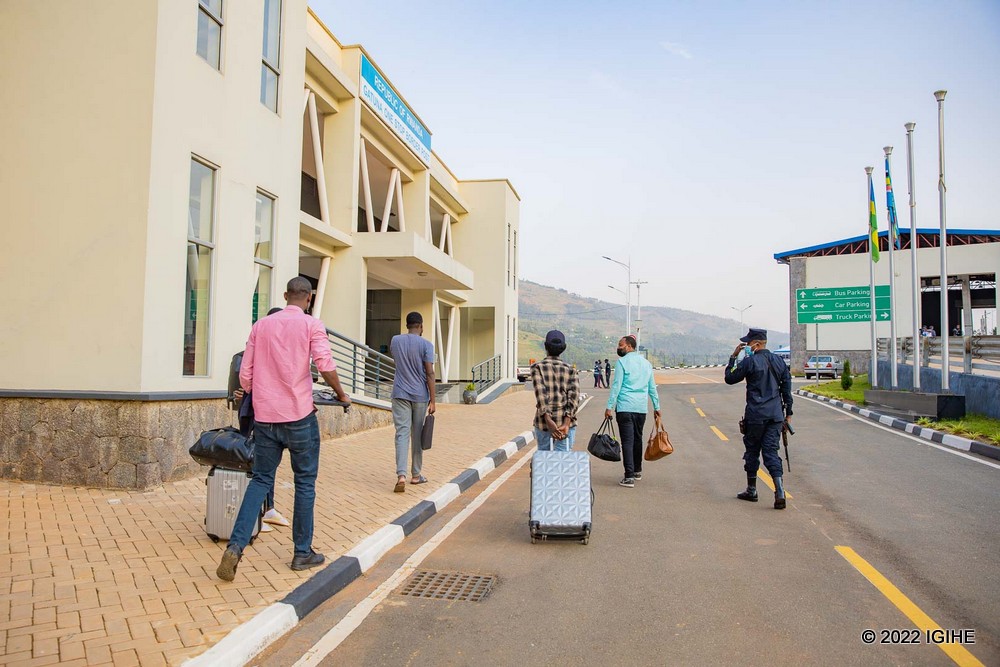 Abaturage ba mbere batangiye gukoresha umupaka wa Gatuna guhera kuri iki Cyumweru