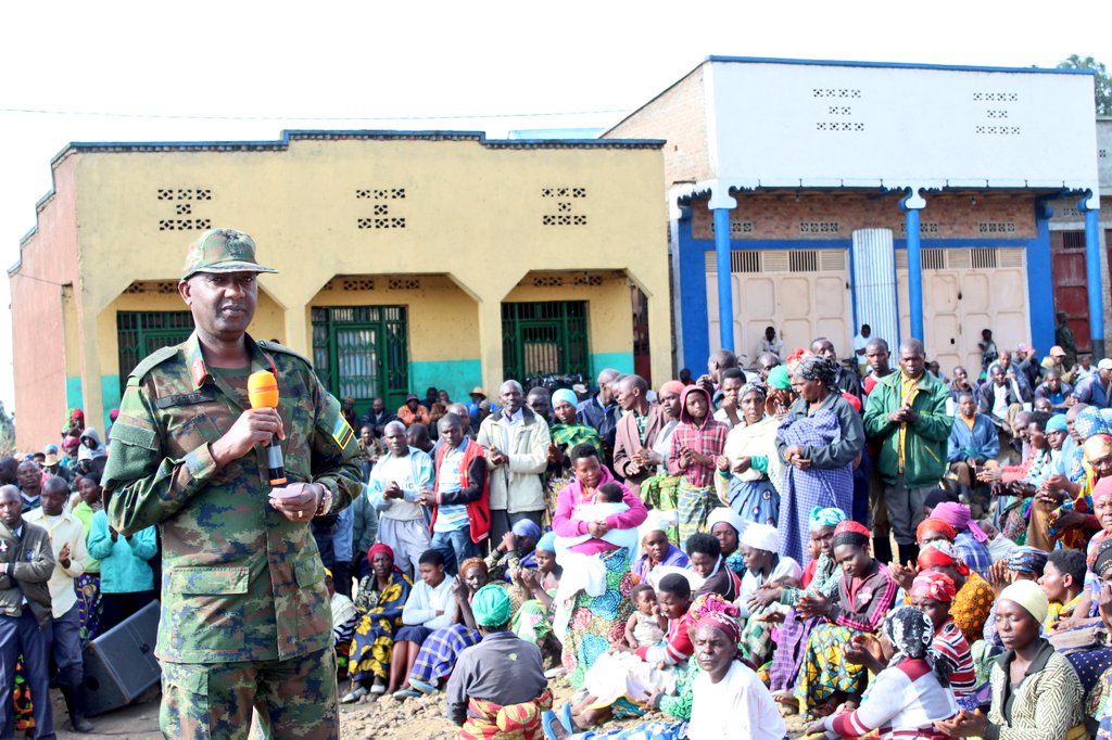 Gen Major Alexis Kagame yabwiye abaturage ko umwanzi ari umuswa kuko atera abanyantege nke