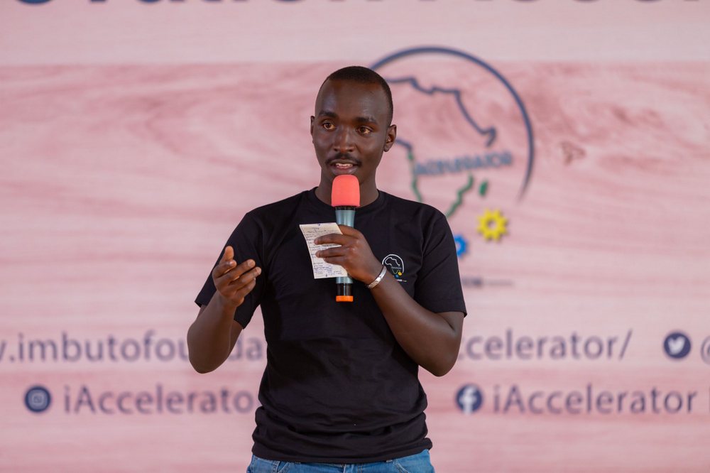Gentil Rafiki afite umushinga ugizwe na Porogaramu yise 'Bohoka', ufasha abafite ihungabana kubona serivisi zo kuganirizwa n'inzobere mu buzima mu mutwe