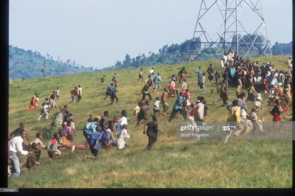 Aha hari tariki 26 Kamena 1994 ubwo impunzi z'Abatutsi zahungiraga ku musozi wa Nyarushishi