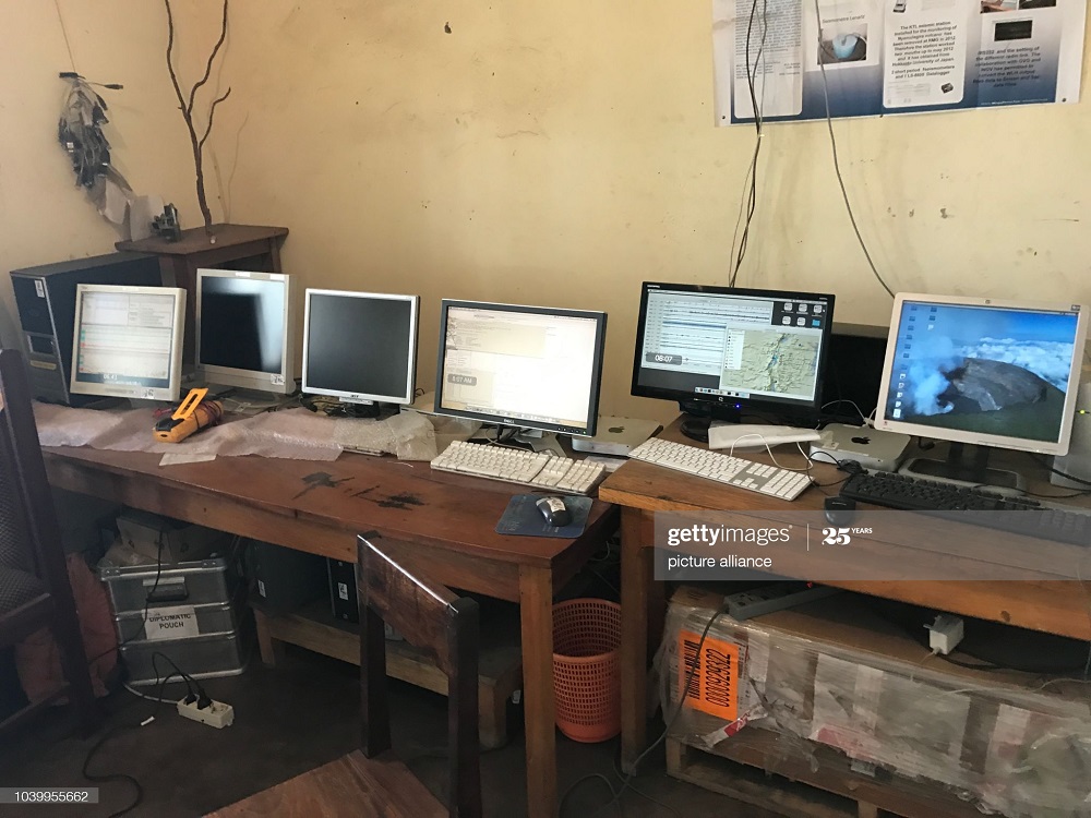 Ikigo Goma Volcano Observatory gihora gikurikirana ibirunga bya Nyamulagira na Nyiragongo, bimwe muri bike bicyaka ku isi