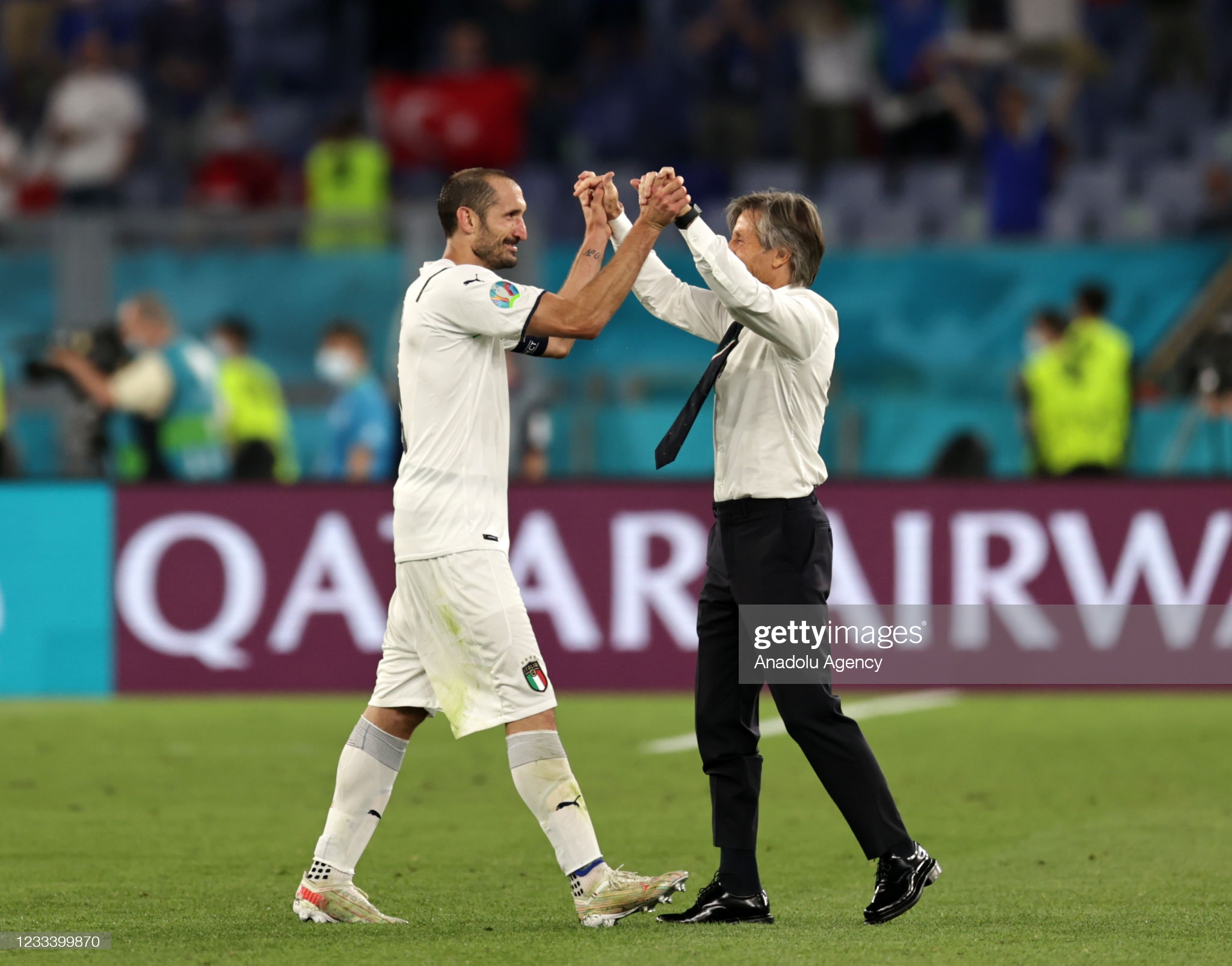 Mancini yishimana na Kapiteni w'ikipe ye, Giorgio Chiellini