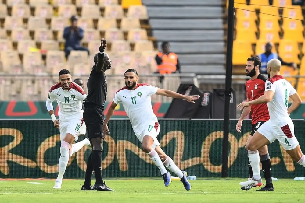 Sofiane Boufal yishimira igitego hamwe na bagenzi be