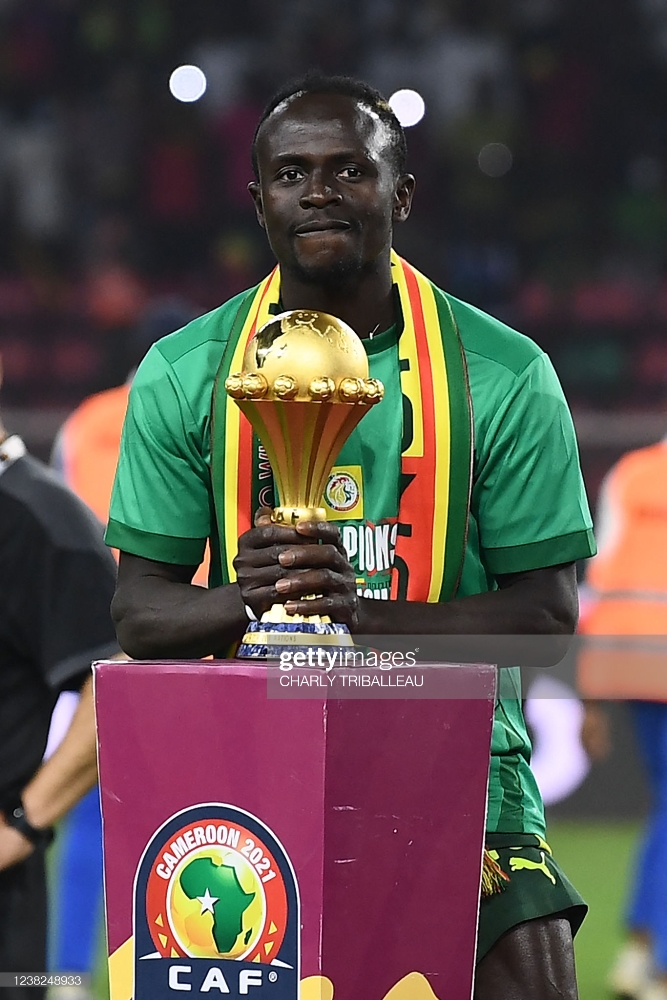 Sadio Mane yifotoreza ku gikombe mbere y'uko ikipe ye igishyikirizwa