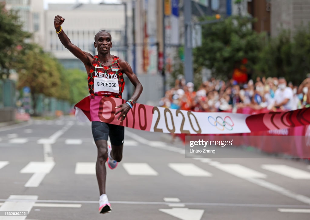 Umunya-Kenya Eliud Kipchoge ni we watsinze iyi Marathon