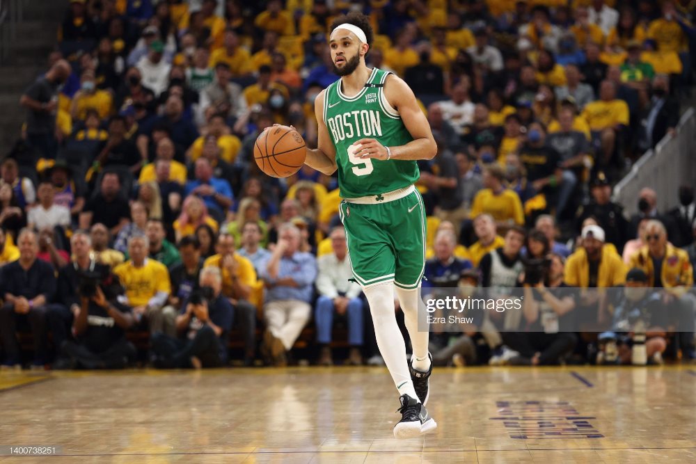 Derrick White wa Boston Celtics yatsinze amanota 21 anatanga umupira umwe ubyara amanota mu mukino