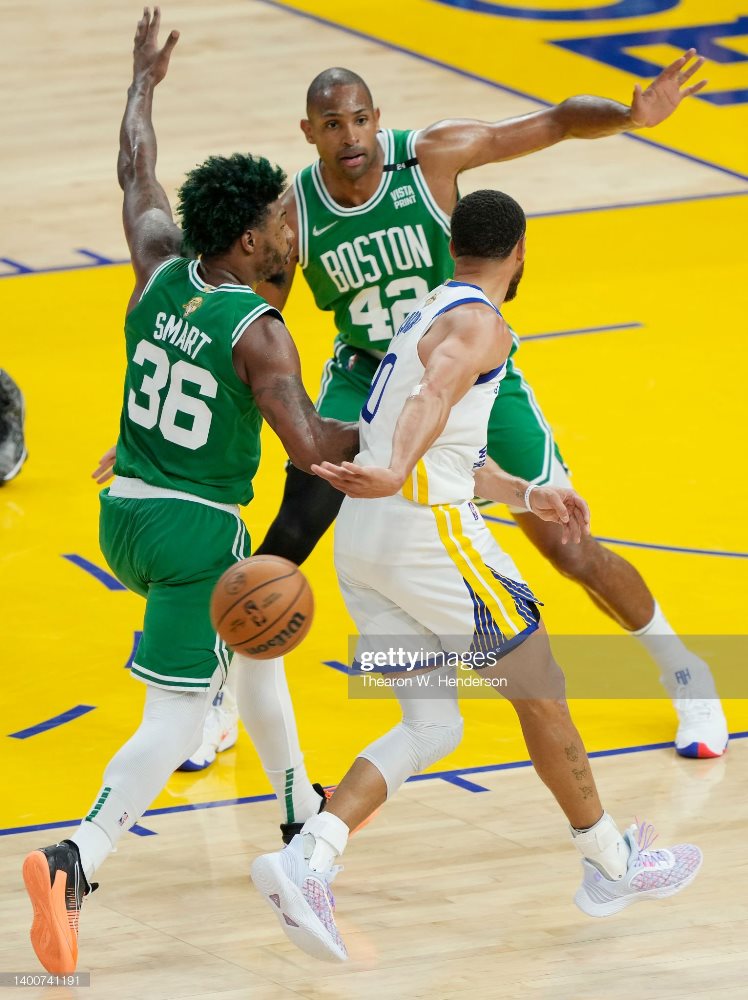 Stephen Curry yari ikigeragezo ku bakinnyi ba Boston