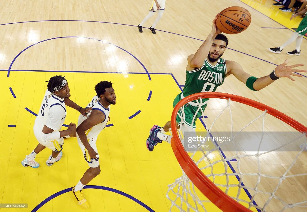 Abakinnyi ba Boston Celtics bungukiye cyane mu gace ka nyuma