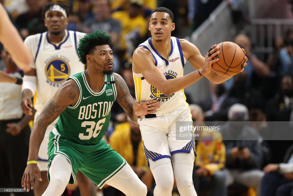 Abakinnyi ba Golden State Warriors bagize intege nke mu gace ka nyuma