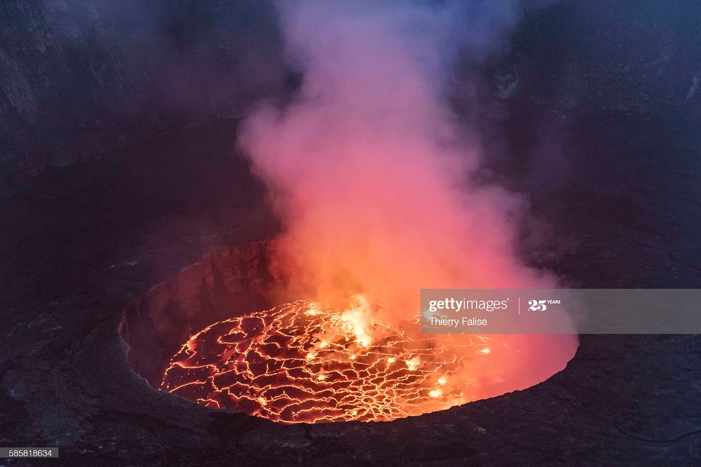 Nyiragongo ni kimwe mu birunga bicyaka ku isi bishobora kuruka isaha n'isaha